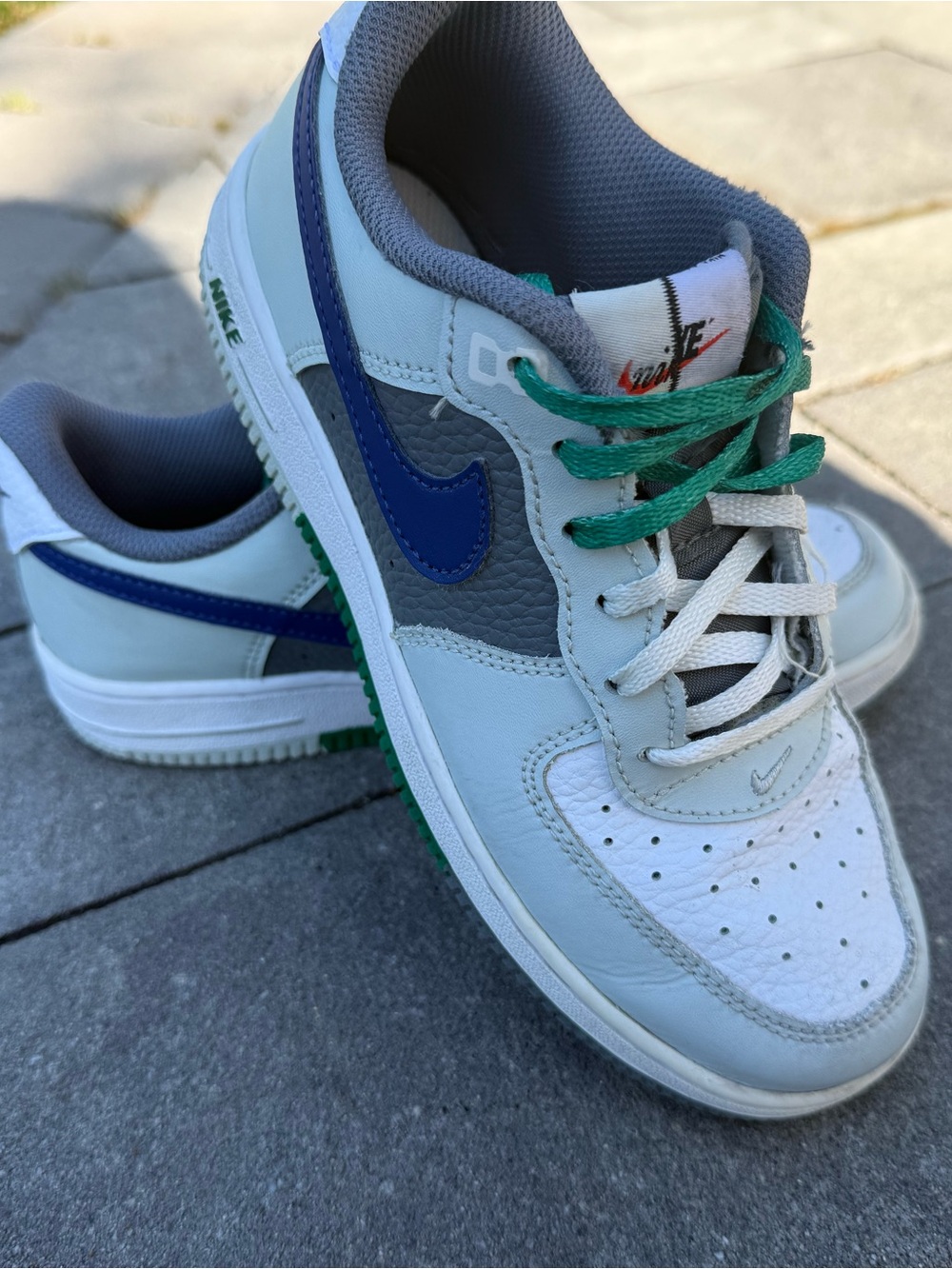 Nike Kids Low-Top Sneakers in White, Blue & Green